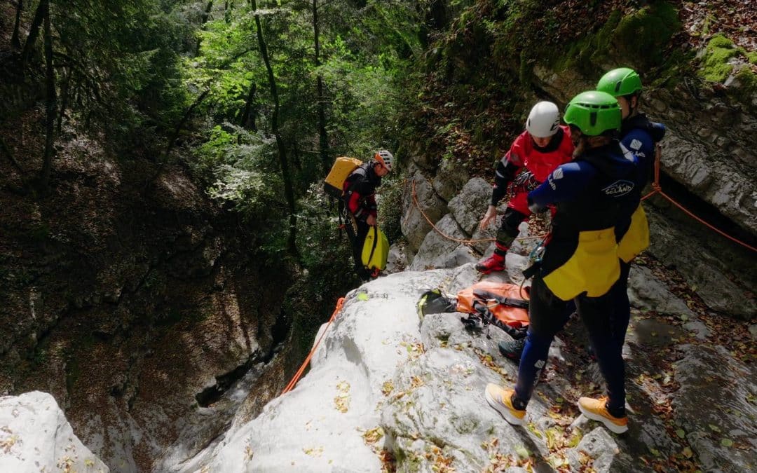 Canyoning à Annecy : descente sportive en cascade